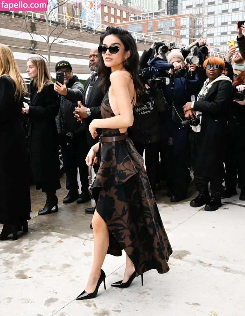 Rachel Zegler Onlyfans Photo Gallery 