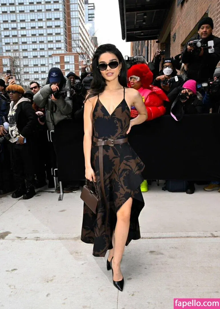 Rachel Zegler Onlyfans Photo Gallery 