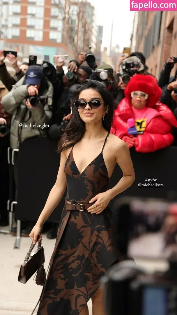 Rachel Zegler Onlyfans Photo Gallery 