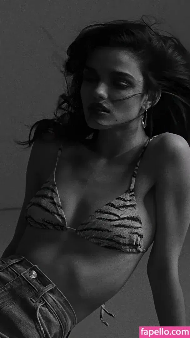 Rachel Zegler Onlyfans Photo Gallery 