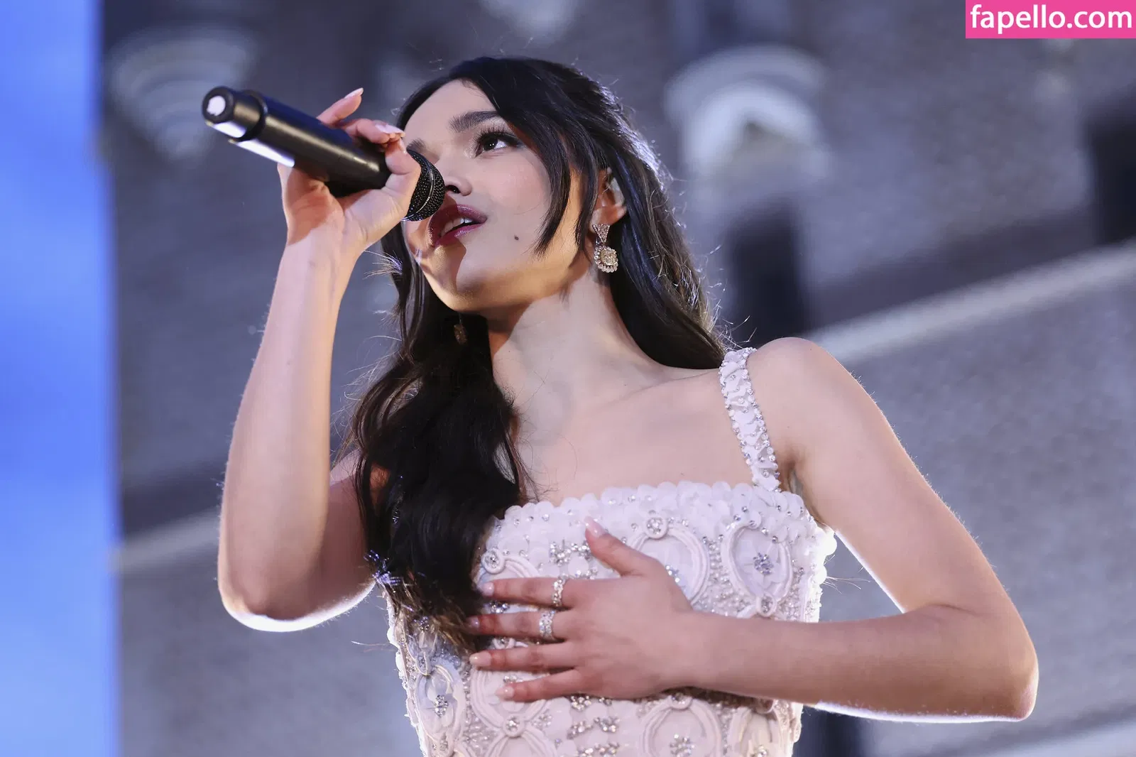 Rachel Zegler Onlyfans Photo Gallery 