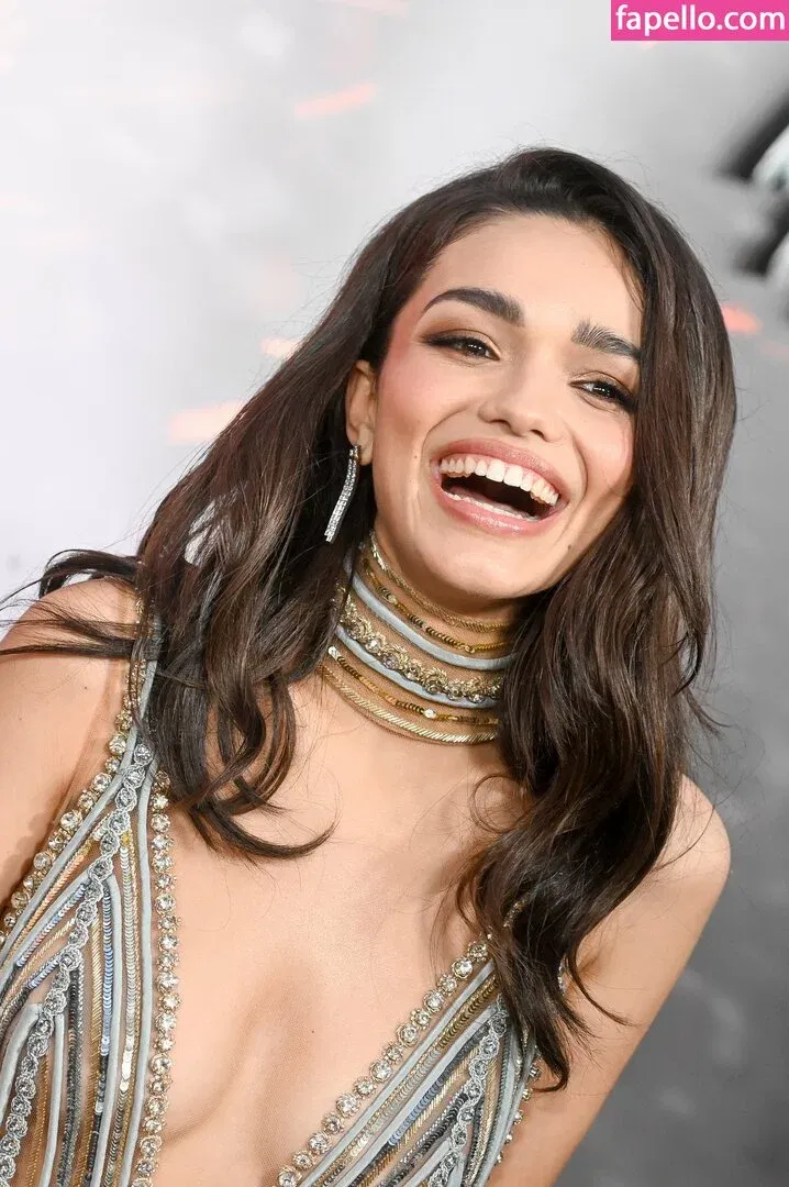 Rachel Zegler Onlyfans Photo Gallery 