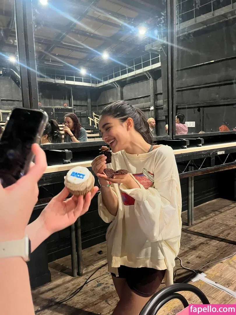 Rachel Zegler Onlyfans Photo Gallery 