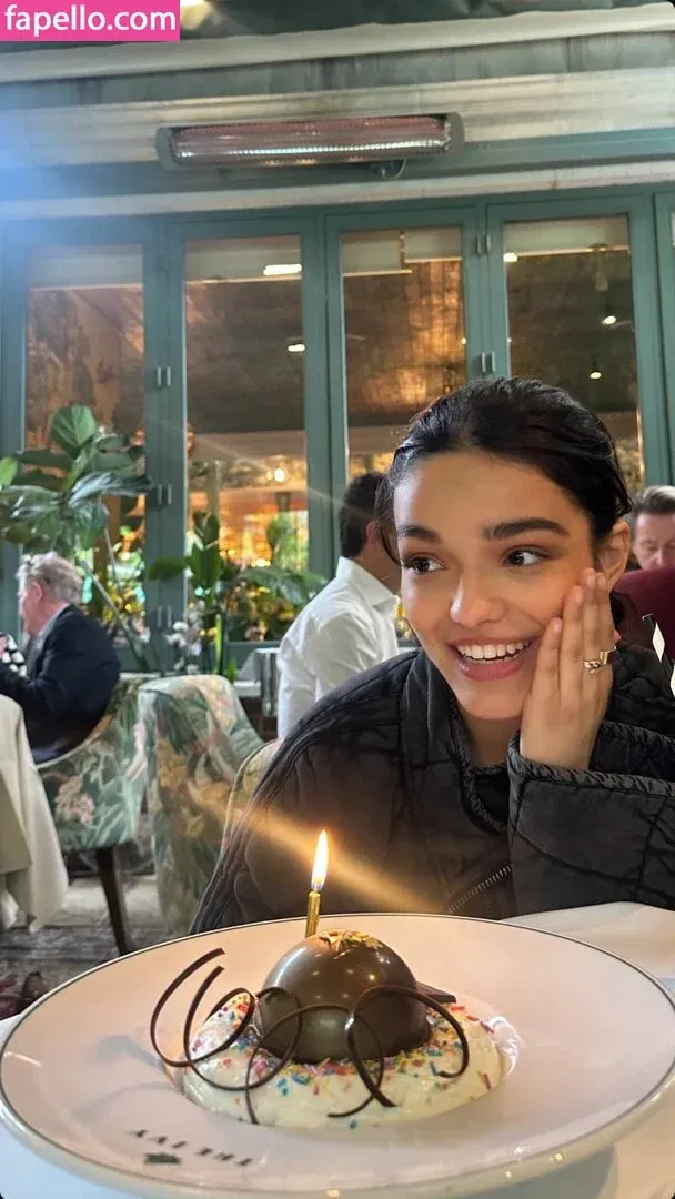 Rachel Zegler Onlyfans Photo Gallery 