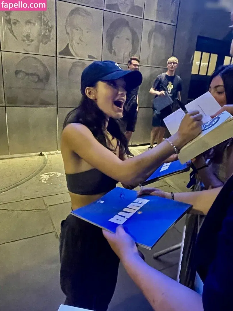 Rachel Zegler Onlyfans Photo Gallery 