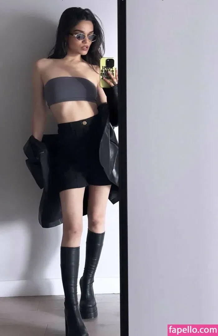 Rachel Zegler Onlyfans Photo Gallery 