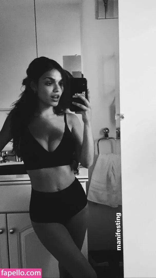 Rachel Zegler Onlyfans Photo Gallery 