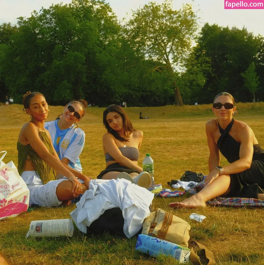 Rachel Zegler Onlyfans Photo Gallery 