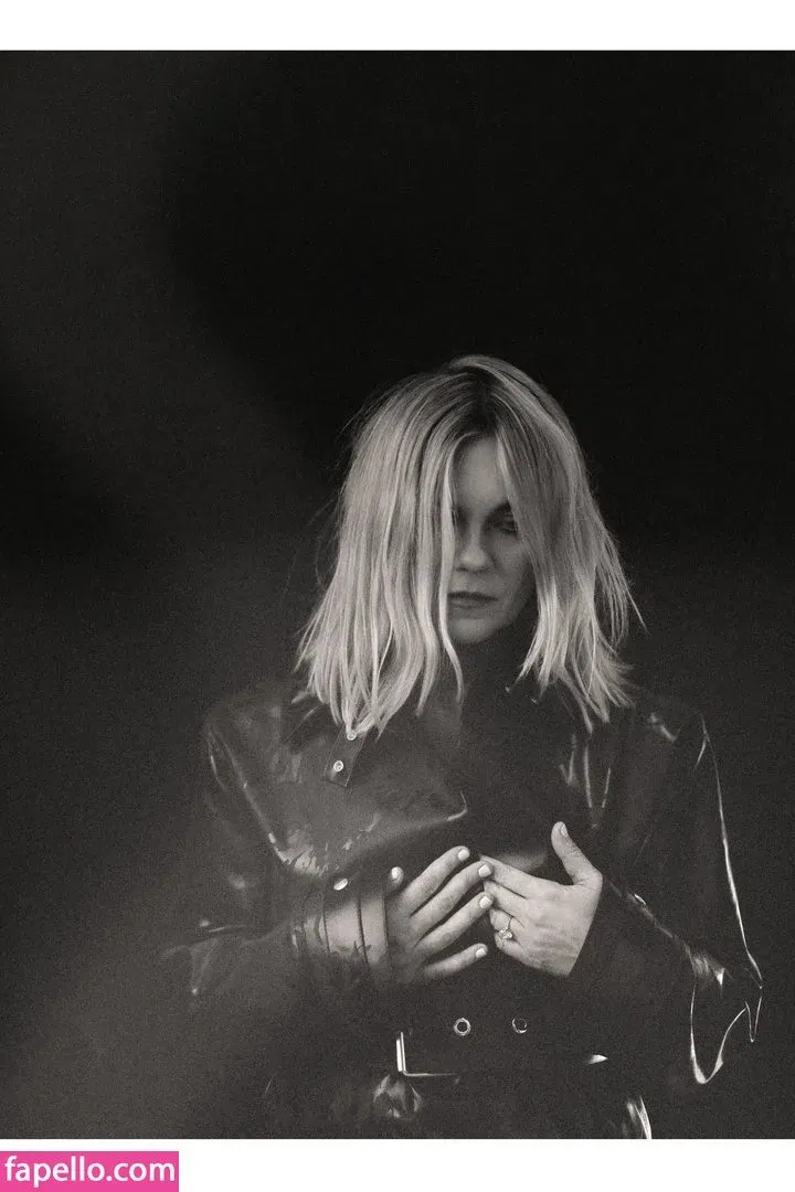 Kirsten Dunst Onlyfans Photo Gallery 