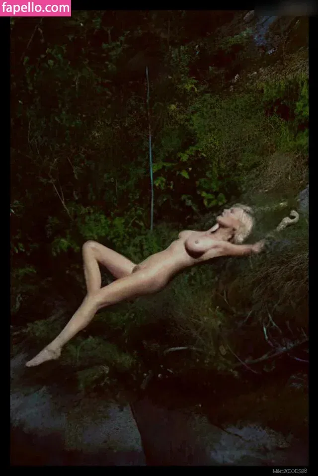 Kirsten Dunst Onlyfans Photo Gallery 