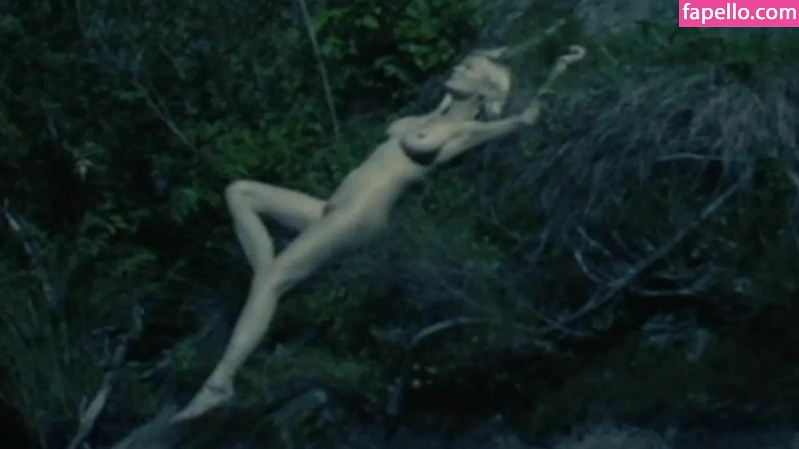 Kirsten Dunst Onlyfans Photo Gallery 