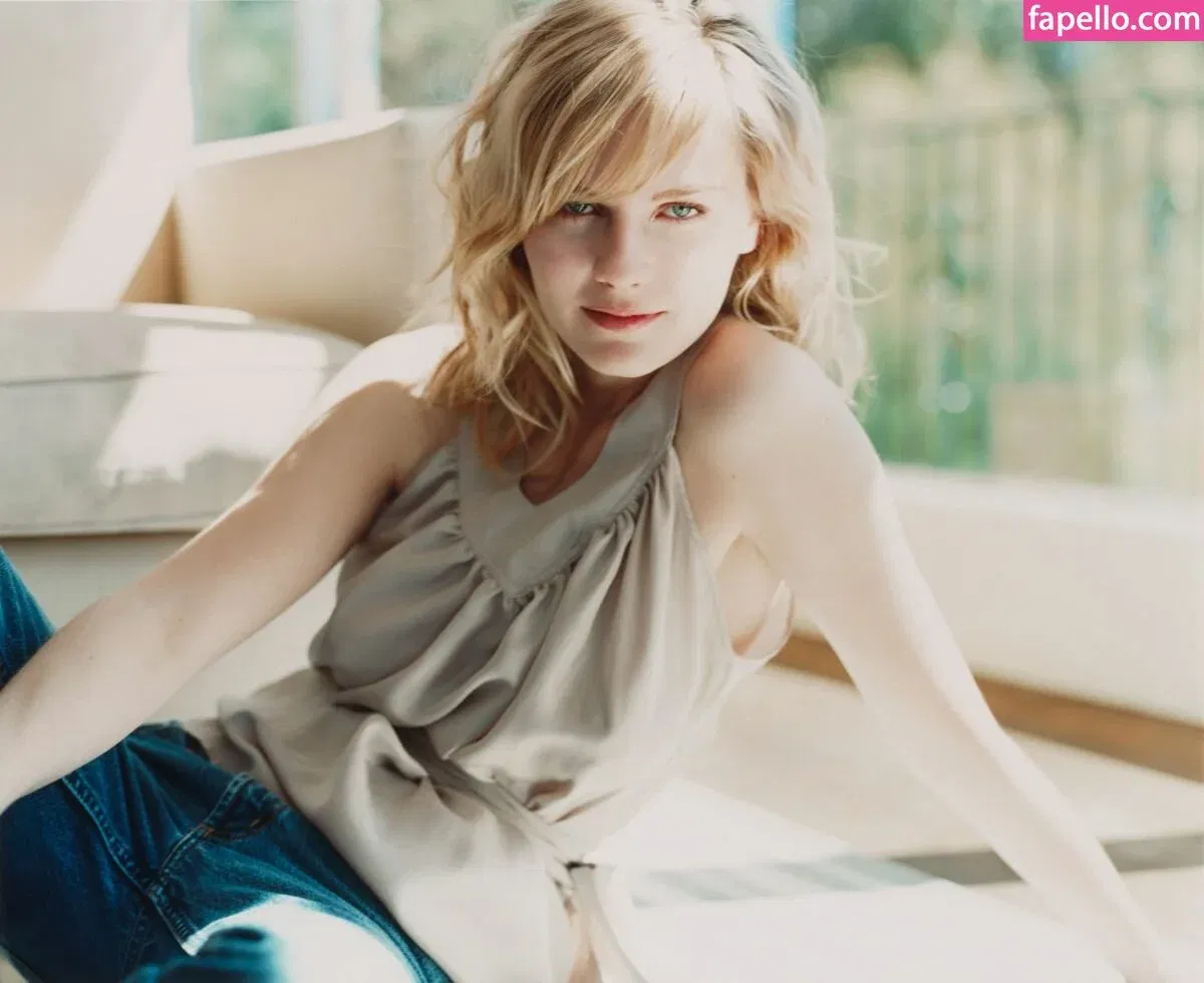 Kirsten Dunst Onlyfans Photo Gallery 
