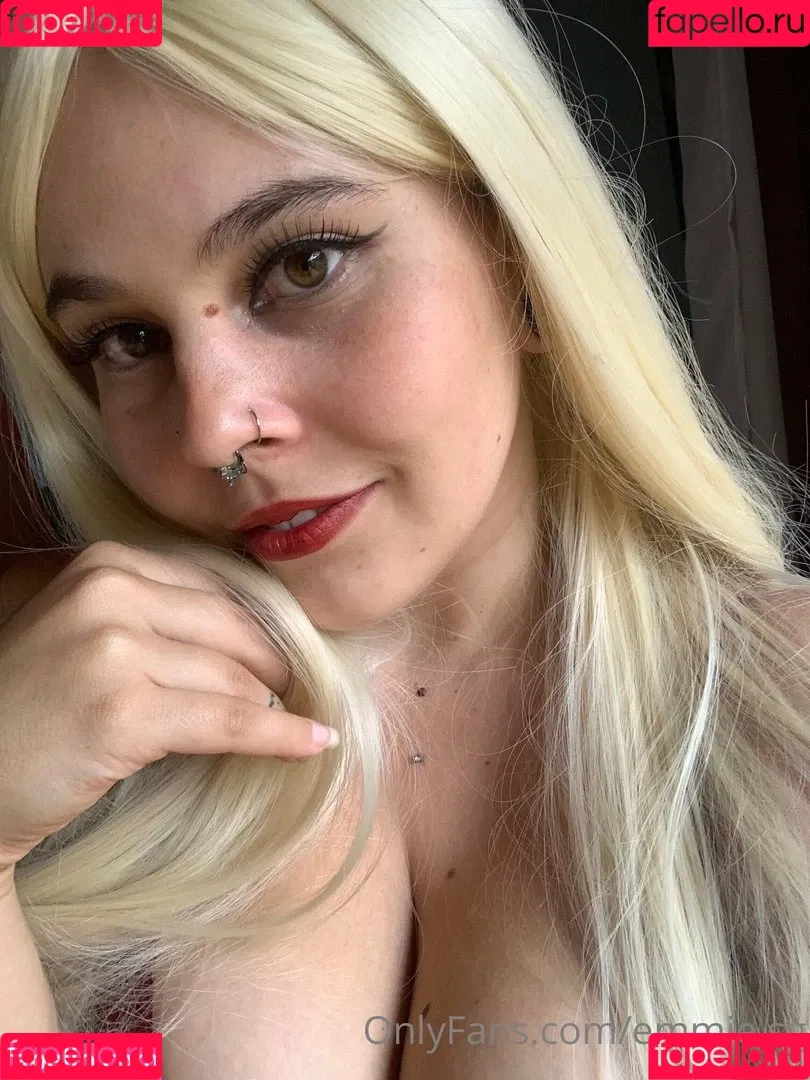 J Cup Emmie Onlyfans Photo Gallery 