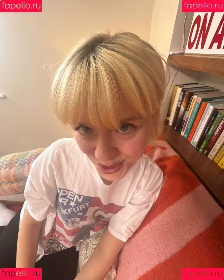 Maisie Peters Onlyfans Photo Gallery 