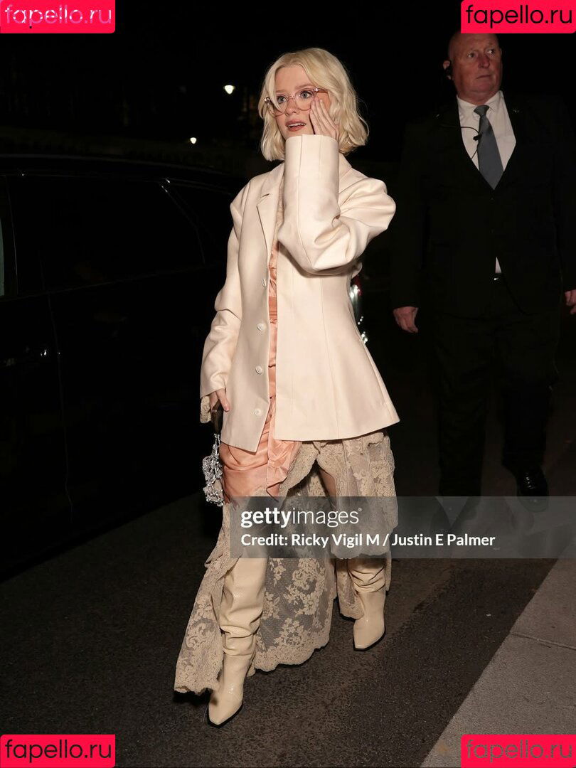 Maisie Peters Onlyfans Photo Gallery 