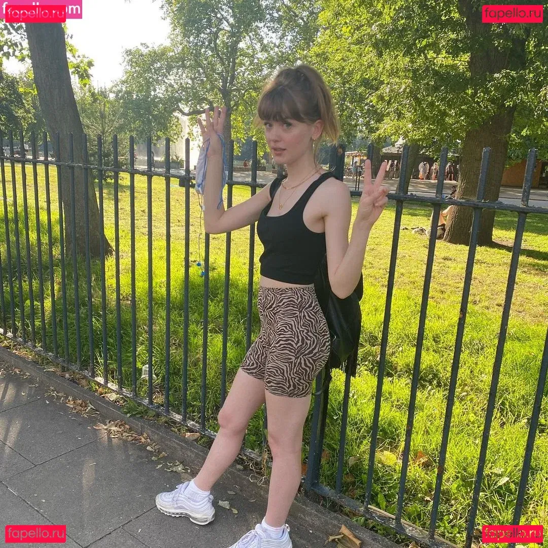 Maisie Peters Onlyfans Photo Gallery 