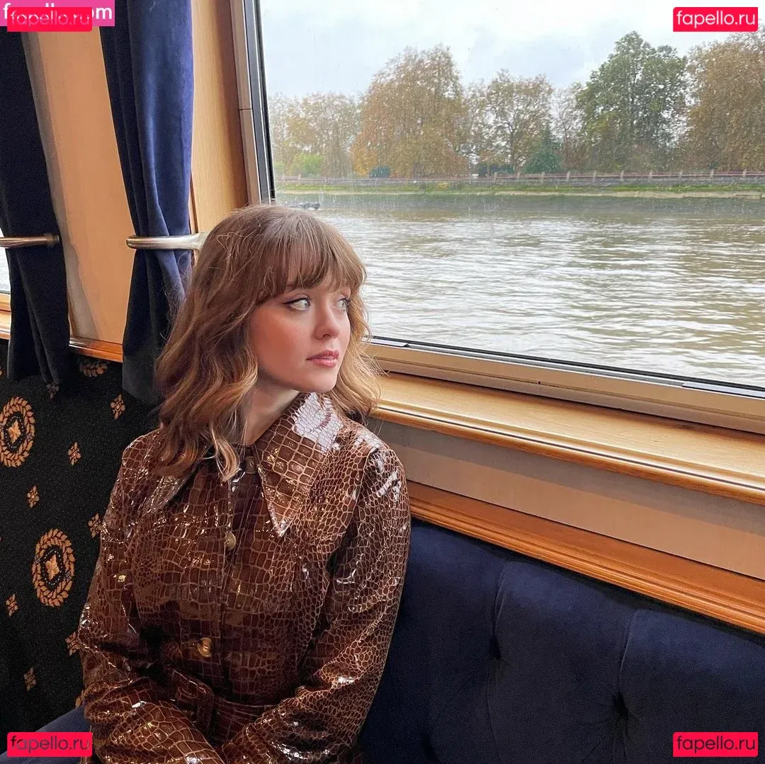 Maisie Peters Onlyfans Photo Gallery 