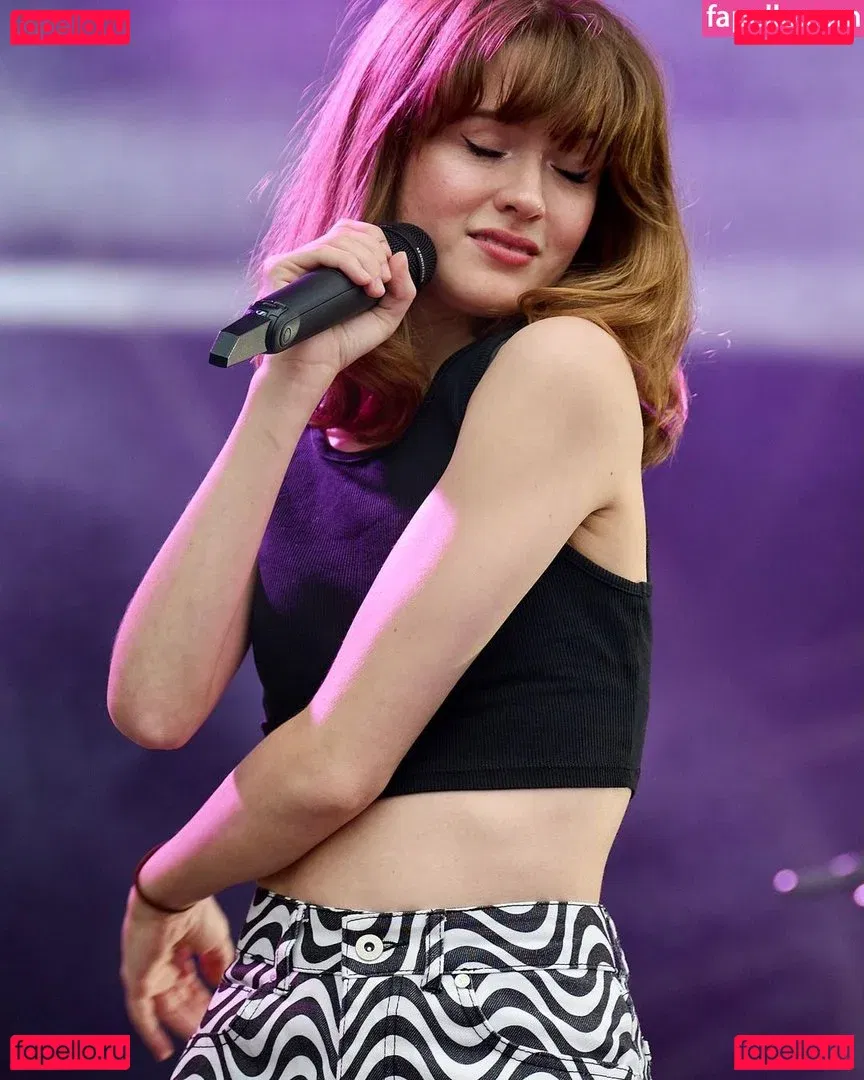 Maisie Peters Onlyfans Photo Gallery 