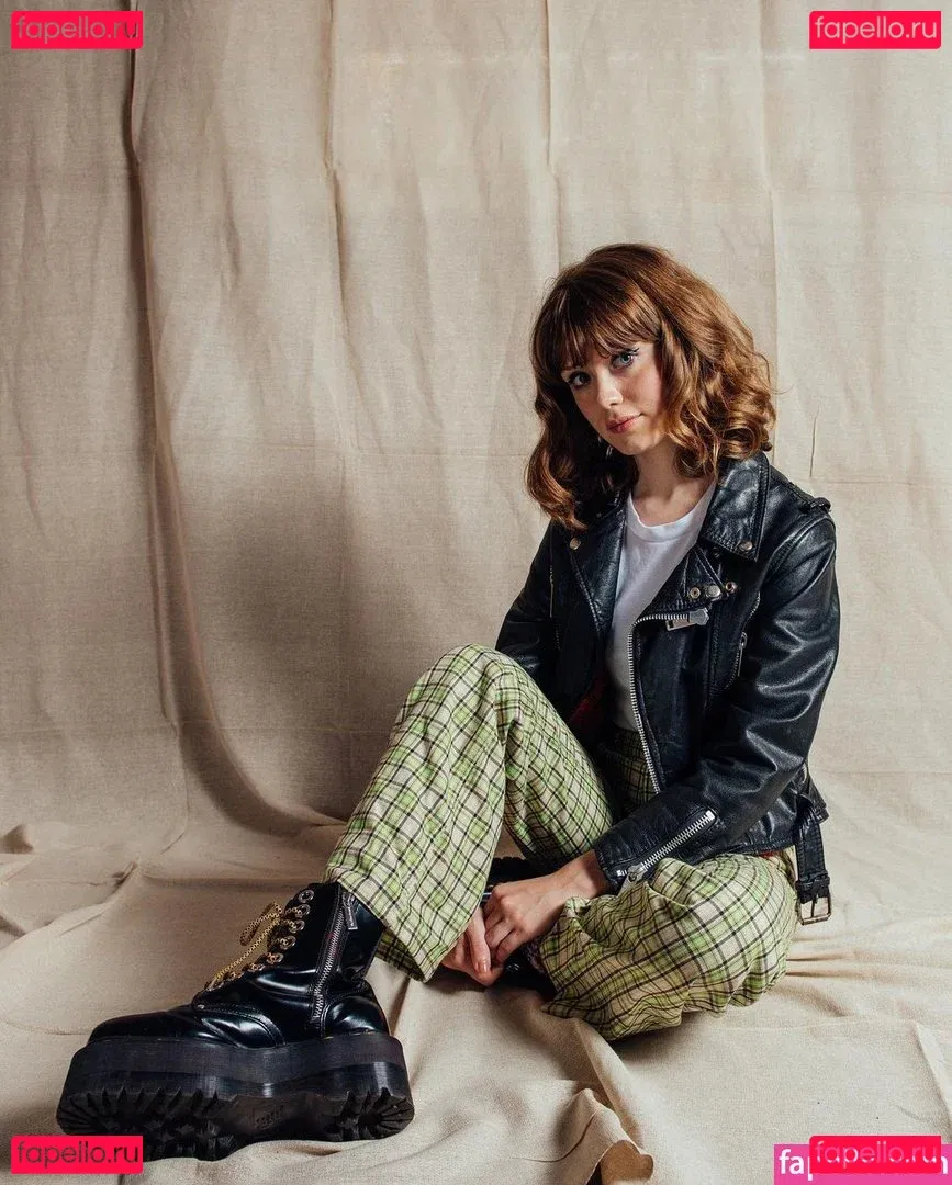 Maisie Peters Onlyfans Photo Gallery 