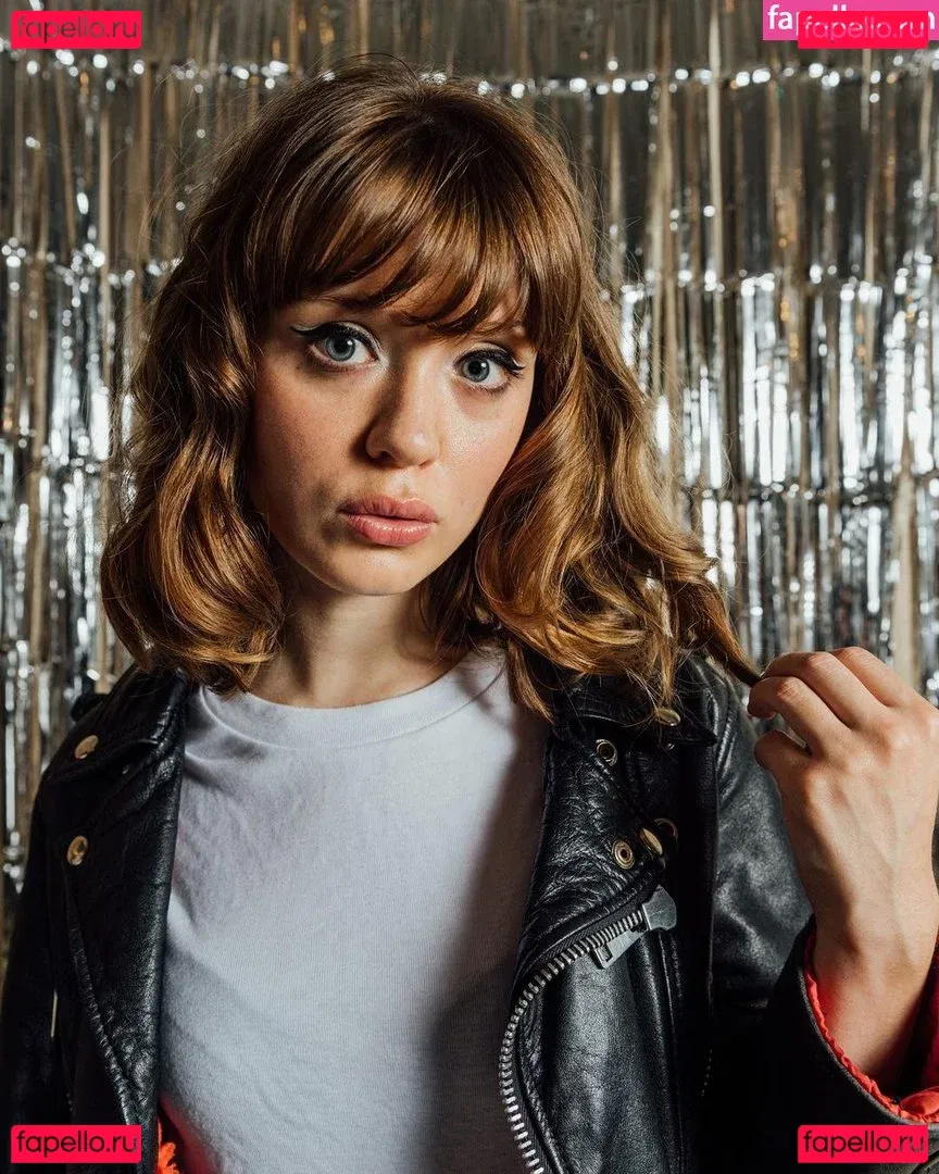 Maisie Peters Onlyfans Photo Gallery 