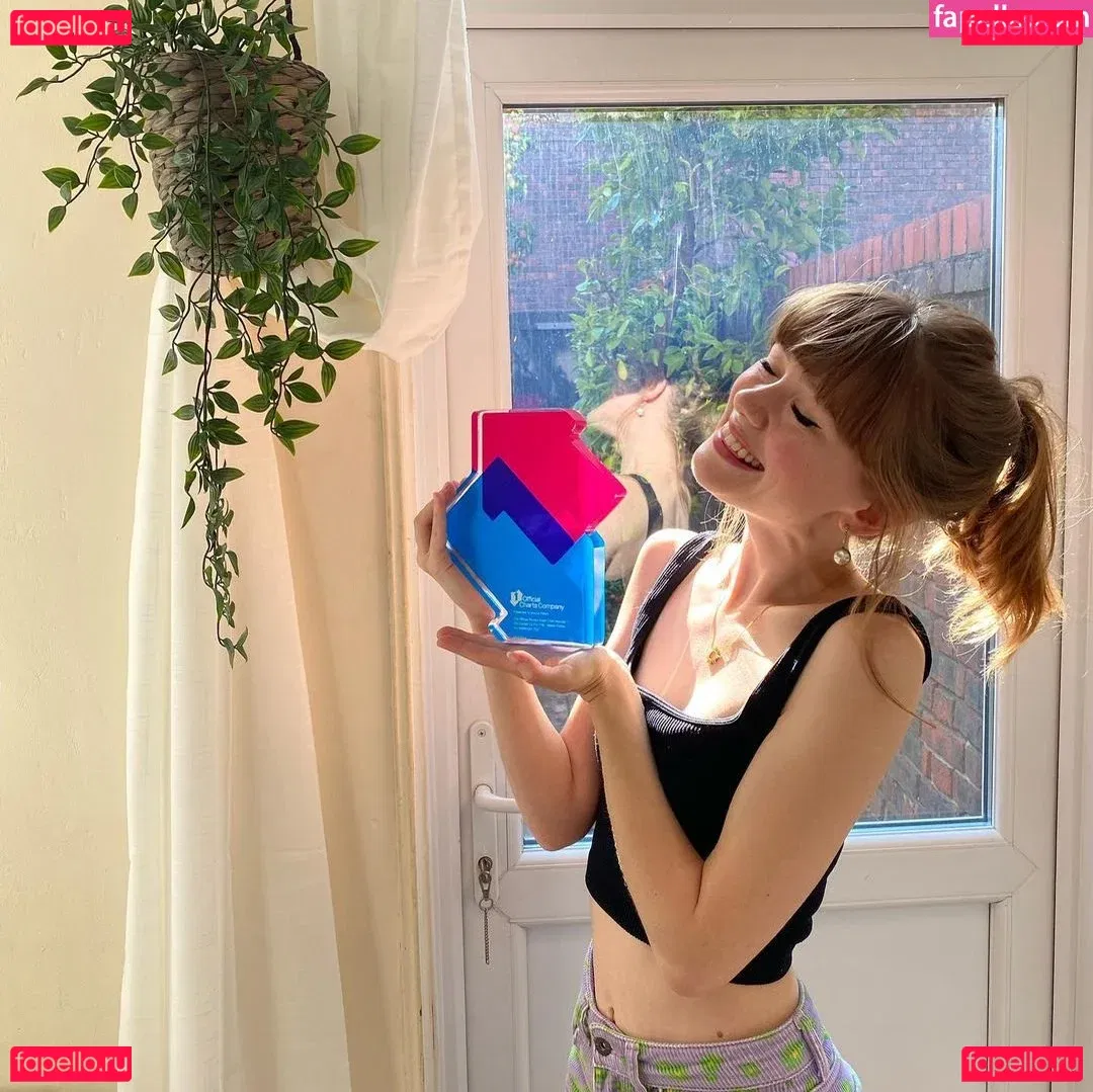 Maisie Peters Onlyfans Photo Gallery 