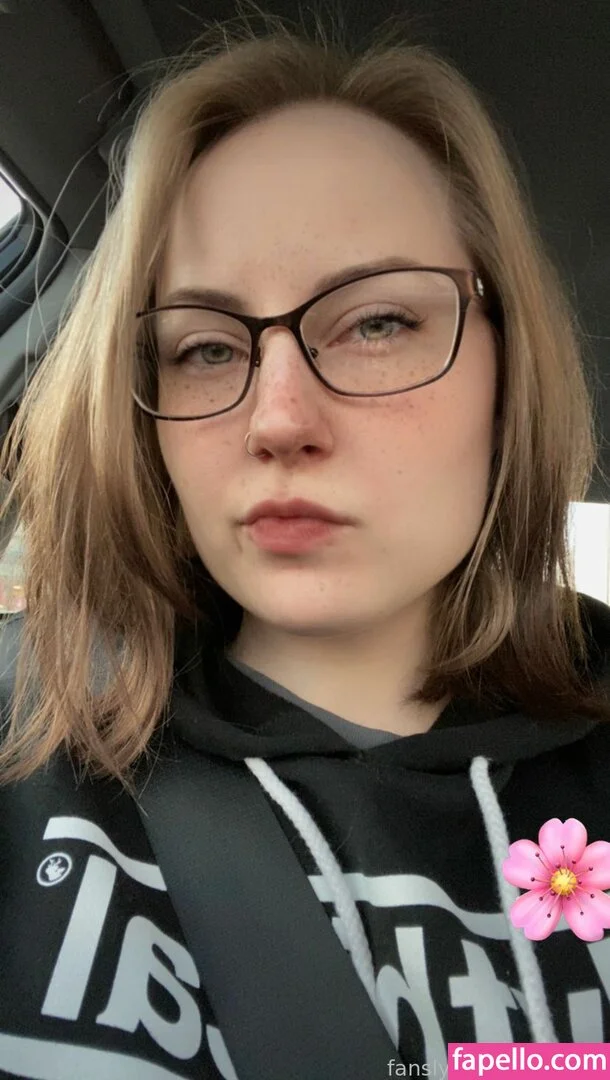 SylveeVT Onlyfans Photo Gallery 