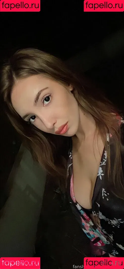 Coral Larsen Onlyfans Photo Gallery 