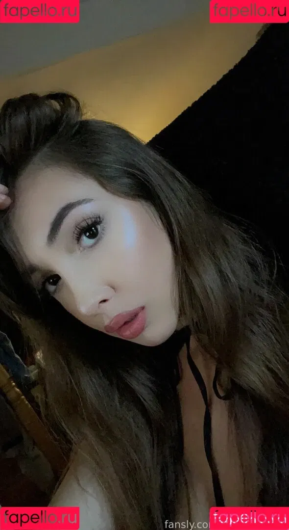 Coral Larsen Onlyfans Photo Gallery 