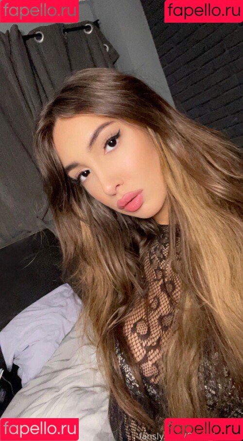 Coral Larsen Onlyfans Photo Gallery 