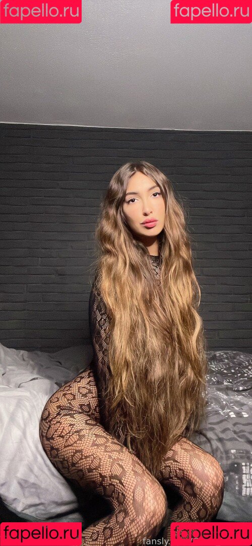 Coral Larsen Onlyfans Photo Gallery 