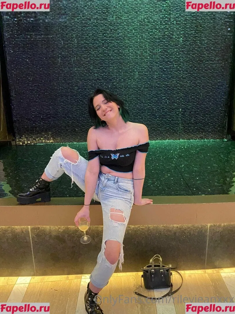 Riley Jean Onlyfans Photo Gallery 