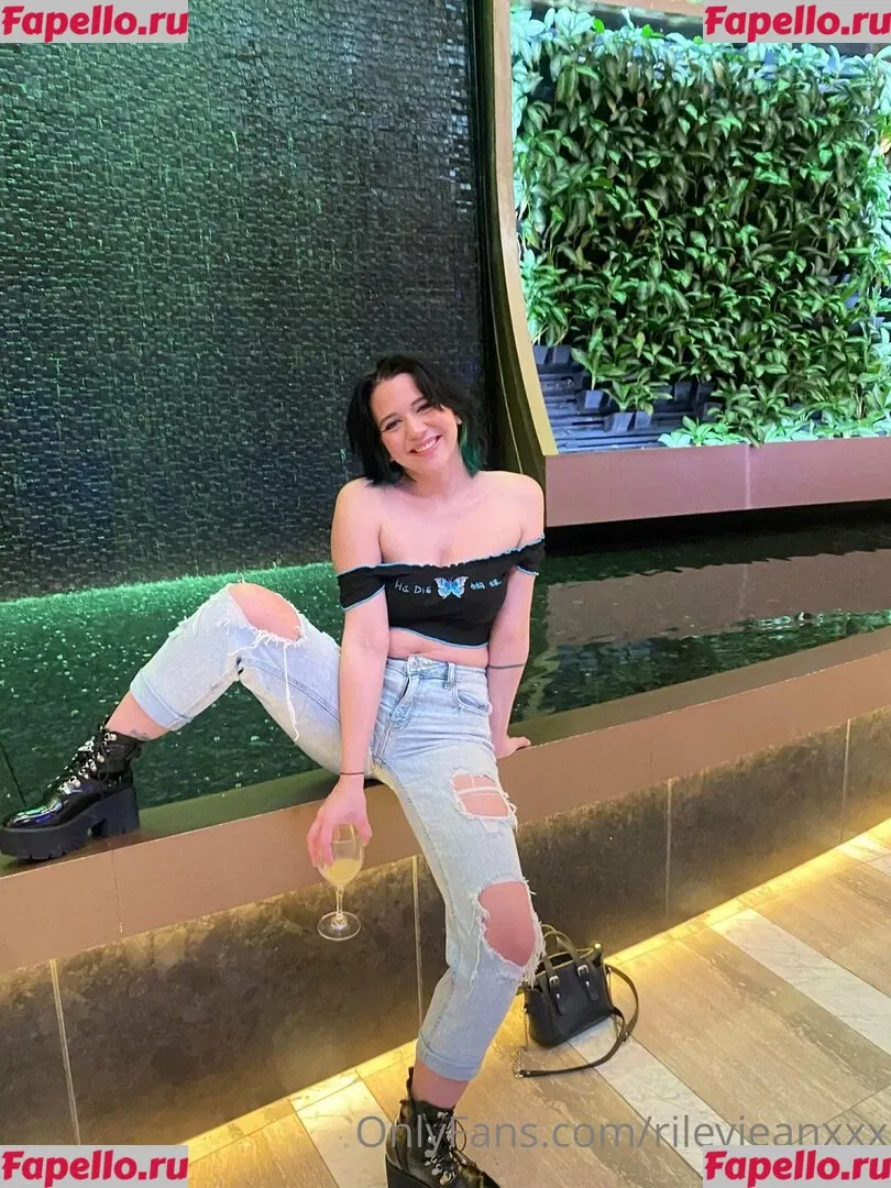 Riley Jean Onlyfans Photo Gallery 