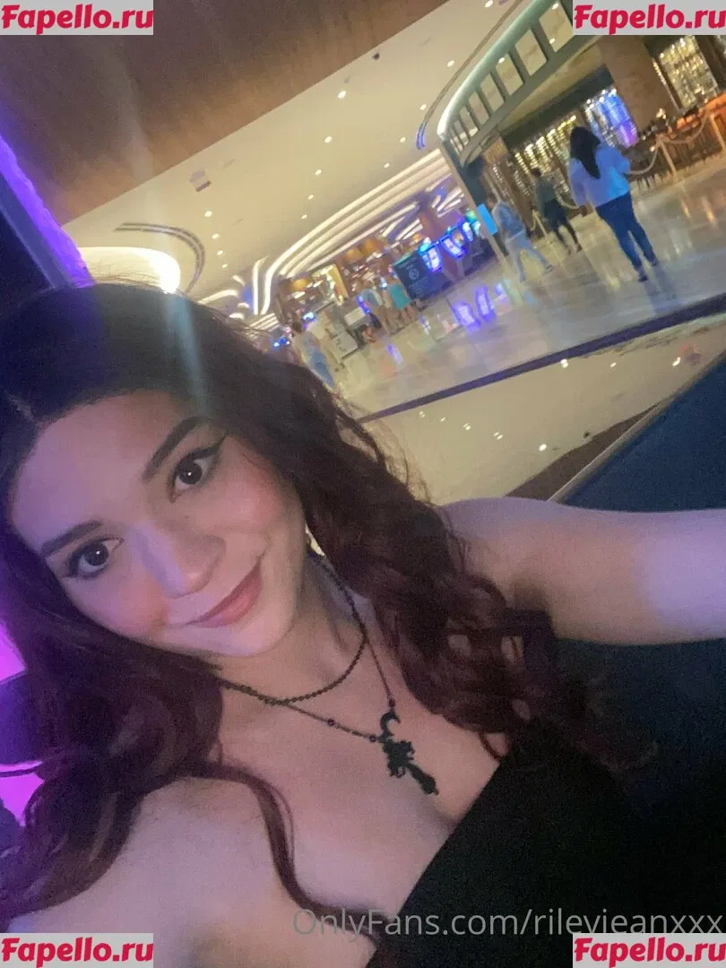 Riley Jean Onlyfans Photo Gallery 