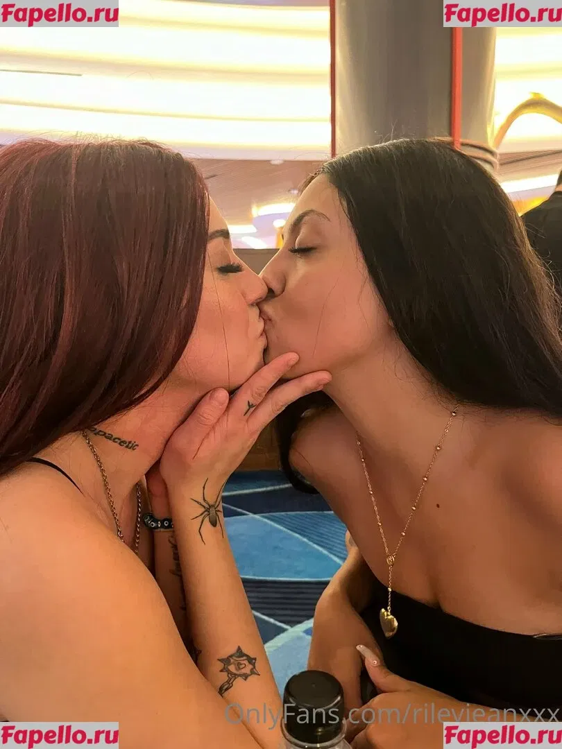 Riley Jean Onlyfans Photo Gallery 