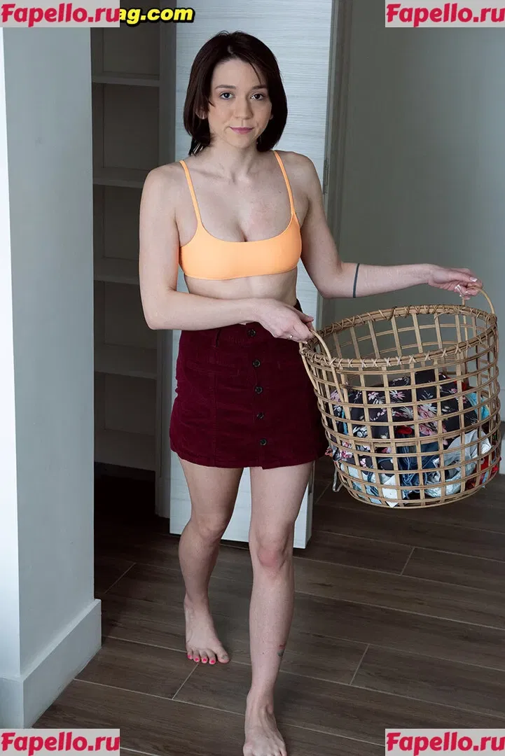 Riley Jean Onlyfans Photo Gallery 