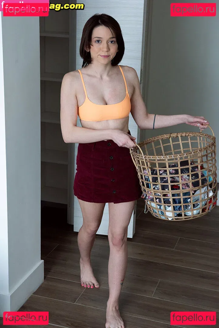 Riley Jean Onlyfans Photo Gallery 