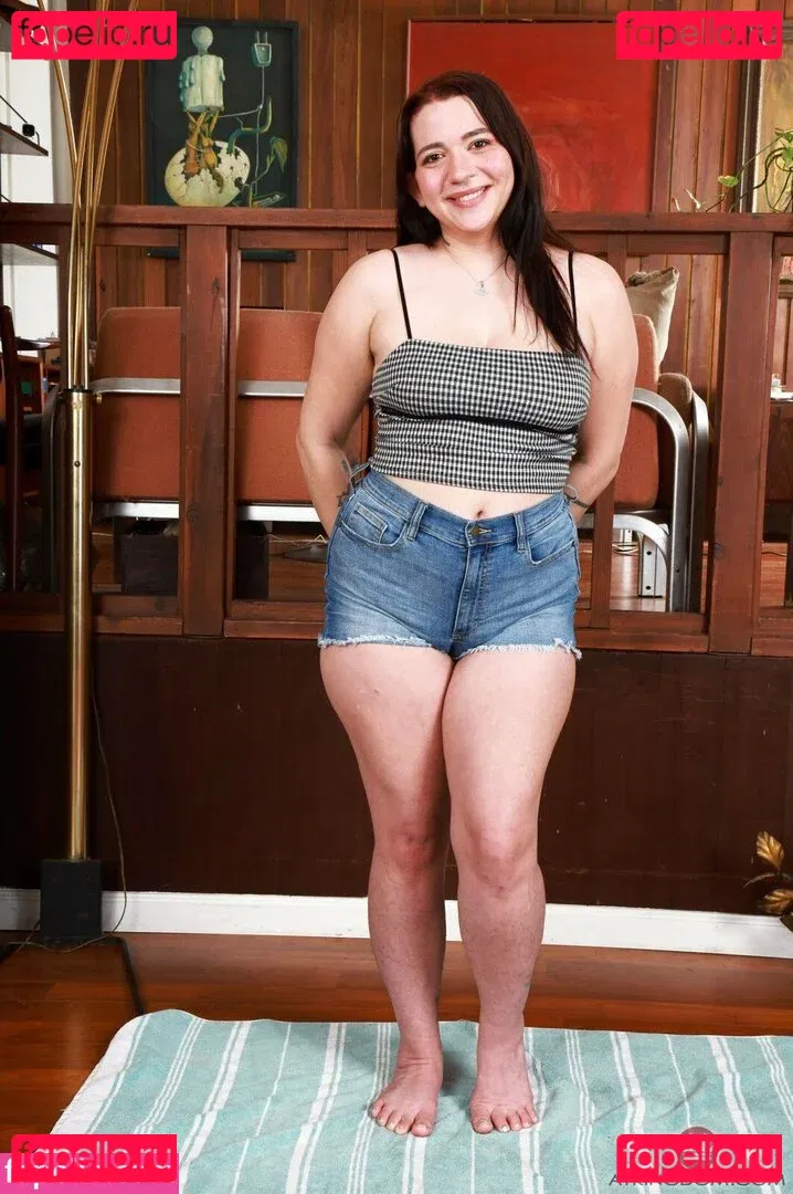 Riley Jean Onlyfans Photo Gallery 