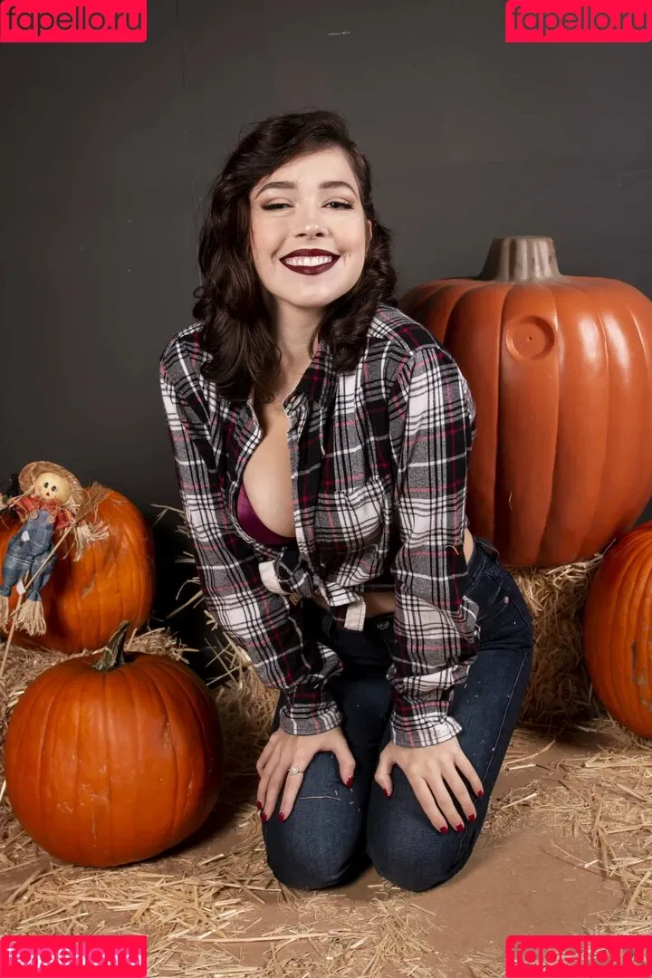 Alli Peach Hamilton Onlyfans Photo Gallery 