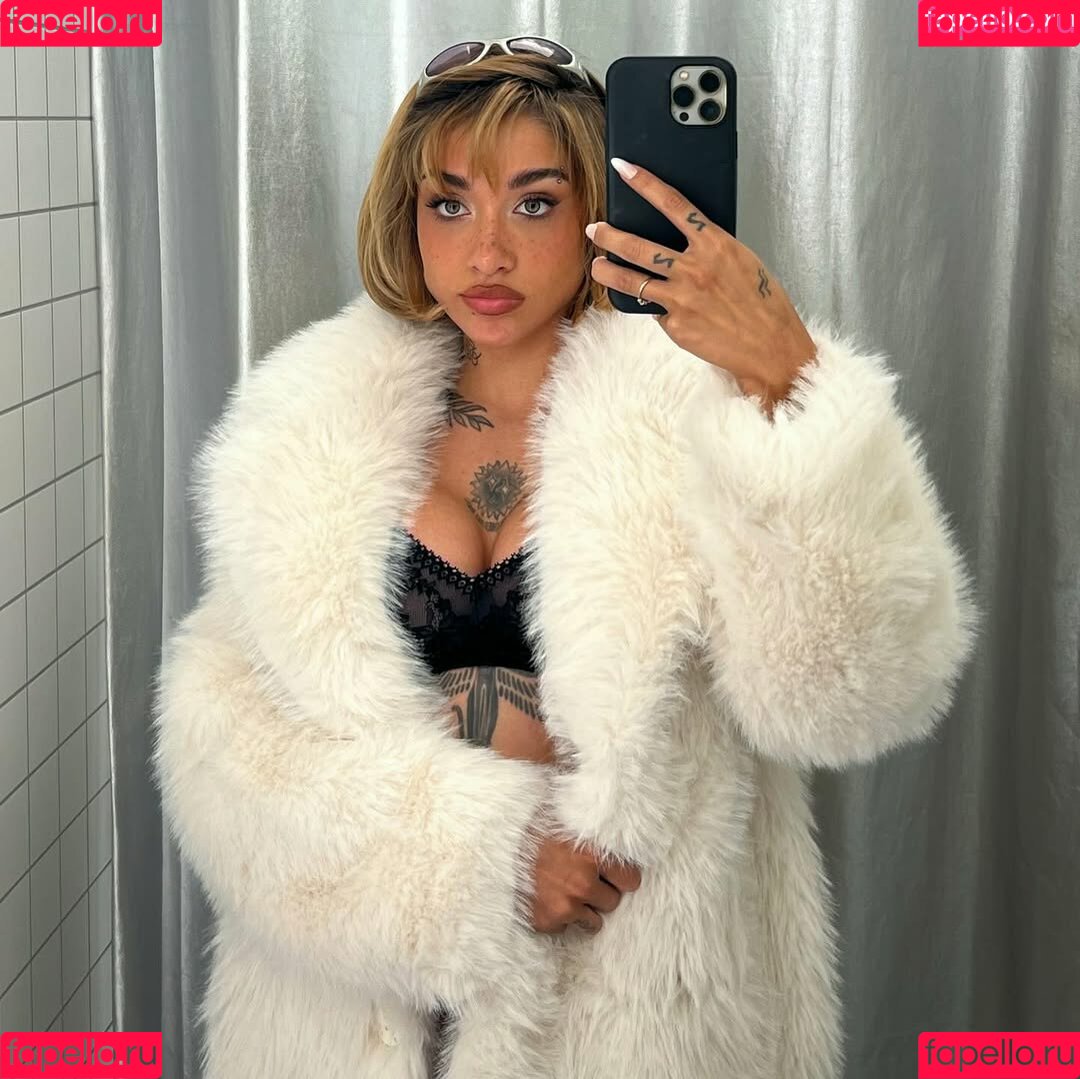 Maria Becerra Onlyfans Photo Gallery 