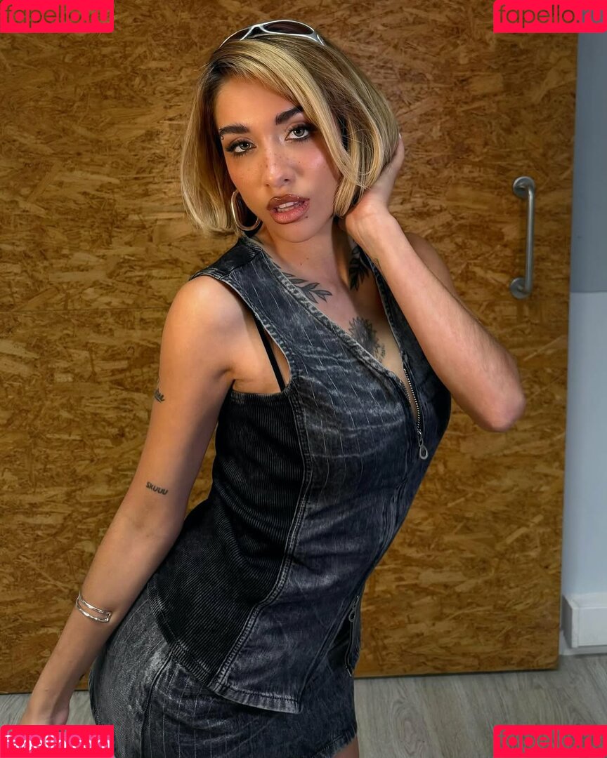 Maria Becerra Onlyfans Photo Gallery 