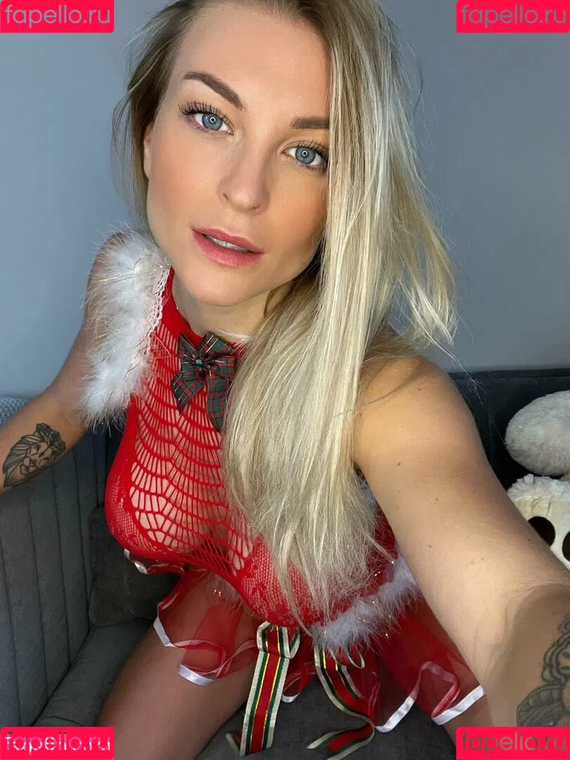 Lana Athena Onlyfans Photo Gallery 