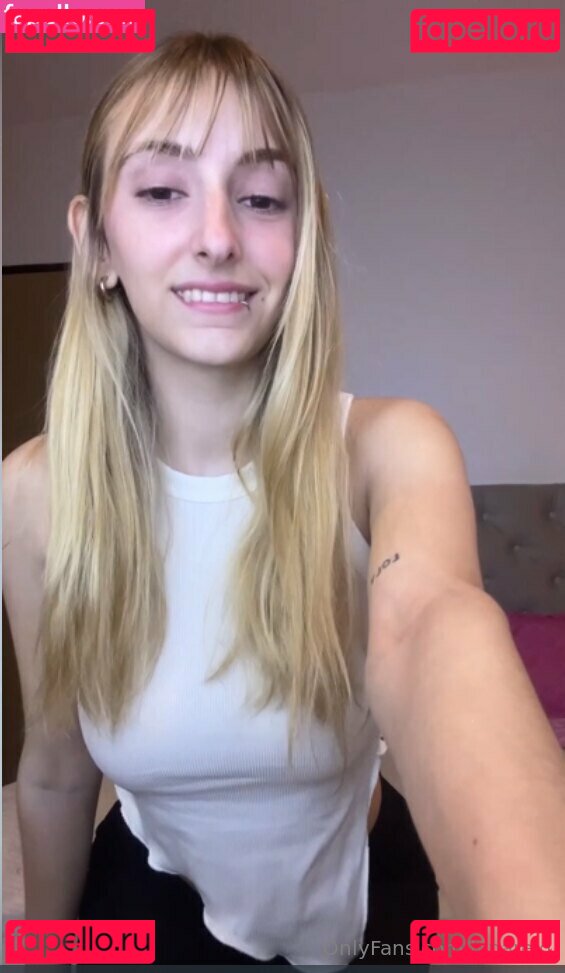 lynareid / lynreidmoroco Onlyfans Photo Gallery 