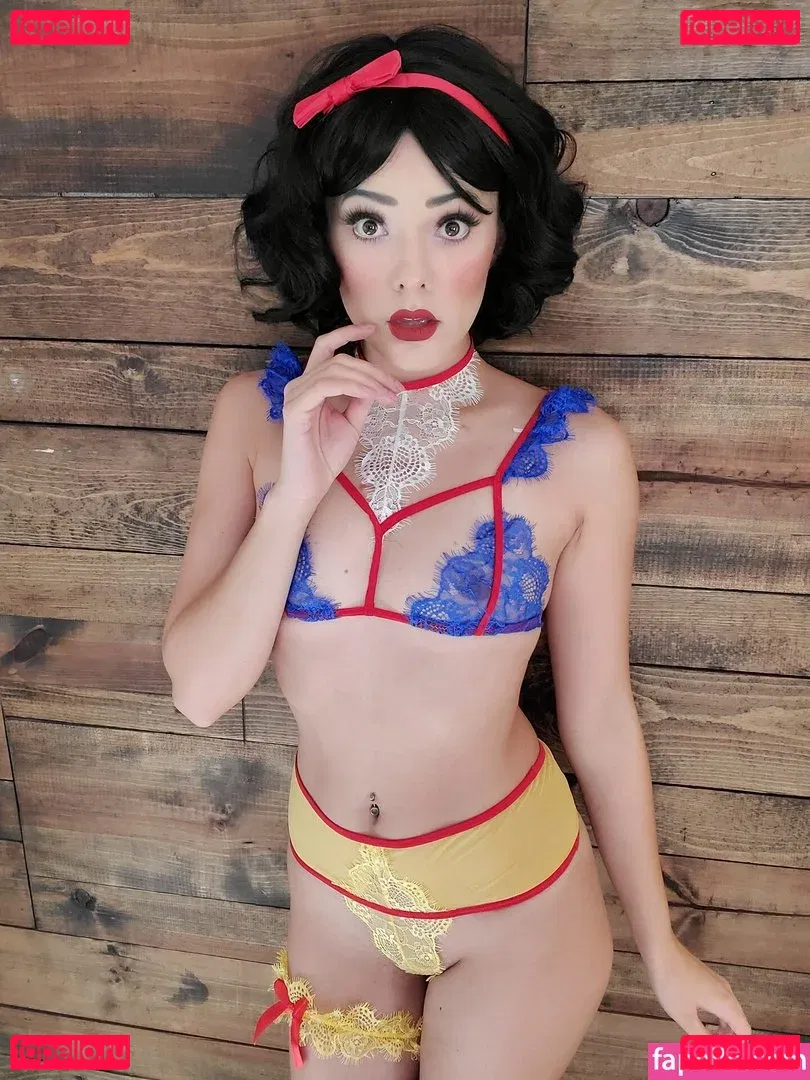 Joanie Brosas Onlyfans Photo Gallery 