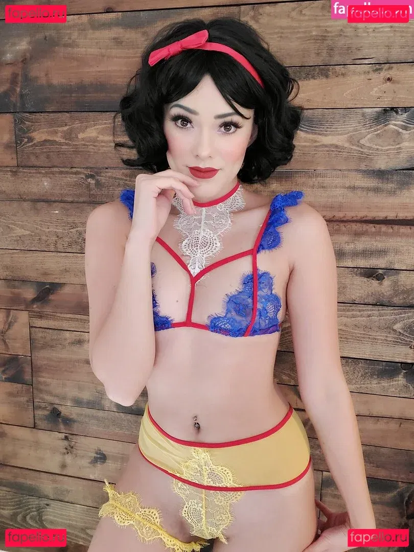 Joanie Brosas Onlyfans Photo Gallery 