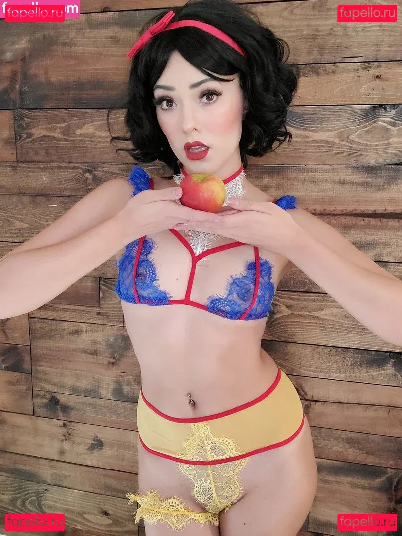 Joanie Brosas Onlyfans Photo Gallery 