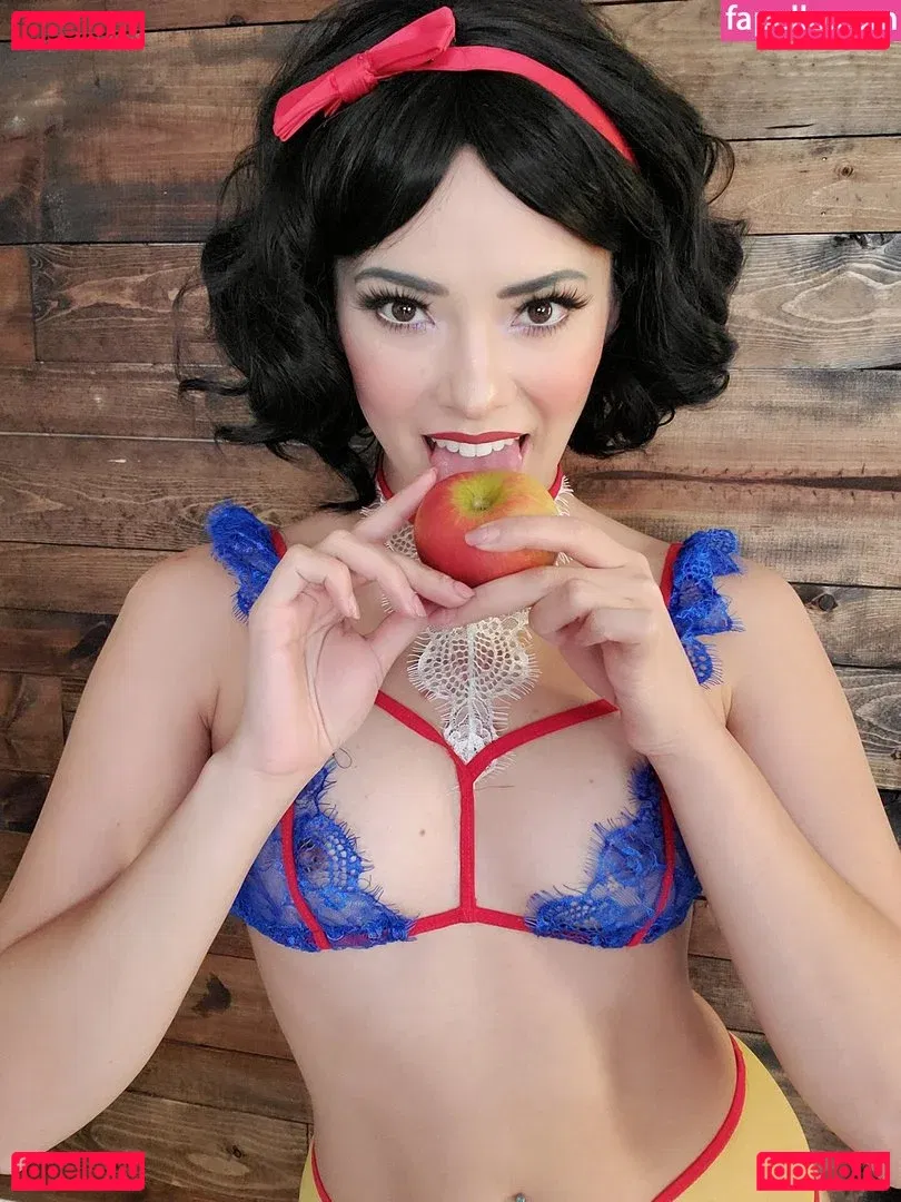 Joanie Brosas Onlyfans Photo Gallery 