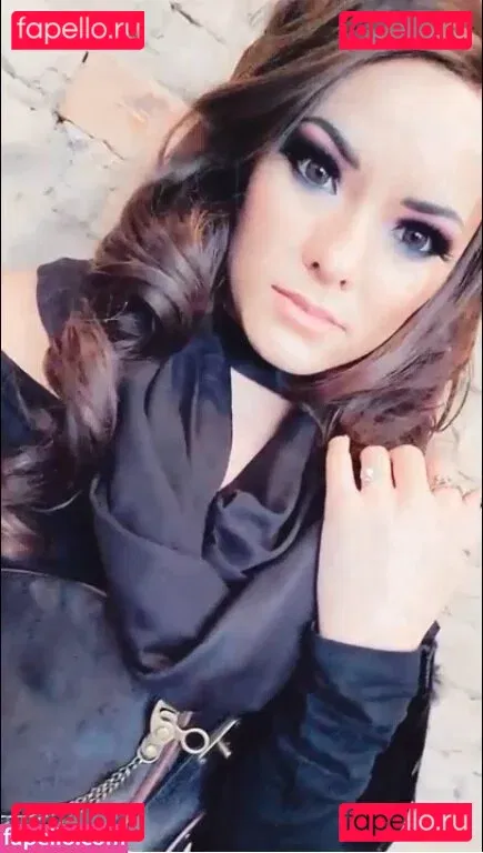 Joanie Brosas Onlyfans Photo Gallery 