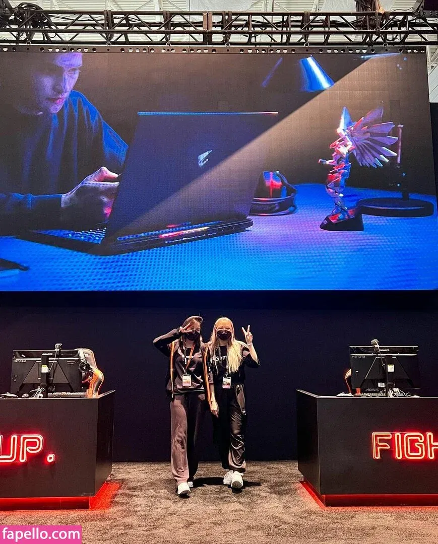 Starsmitten Onlyfans Photo Gallery 