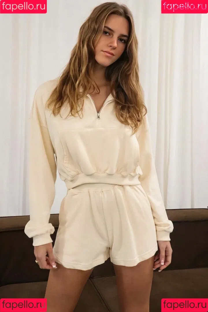 Emily Feld Onlyfans Photo Gallery 