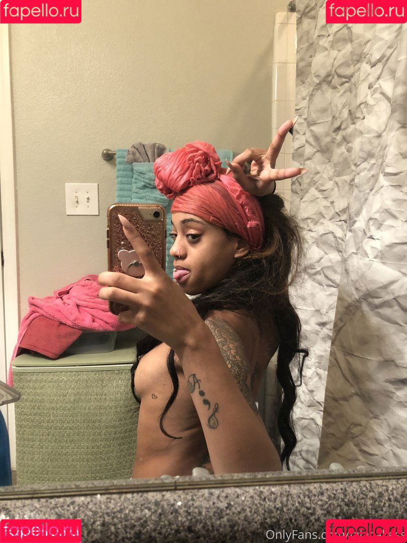 Lala Cakes Onlyfans Photo Gallery 